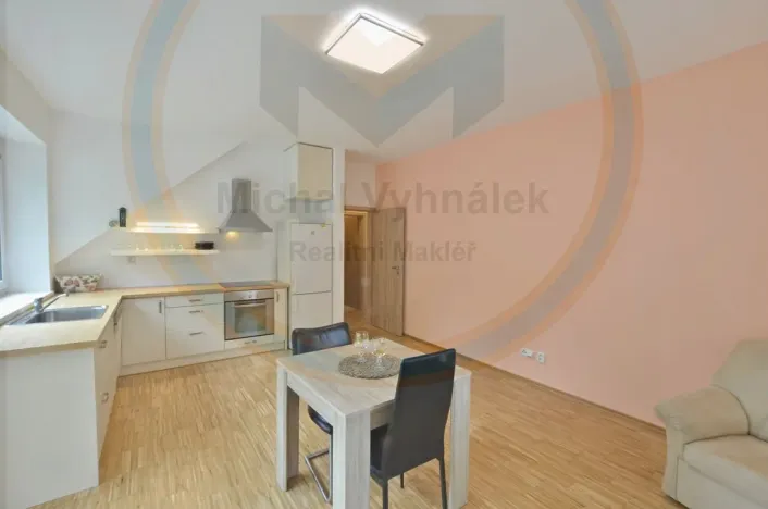 Pronájem bytu 2+kk, Klecany, Nám. Třebízského, 52 m2