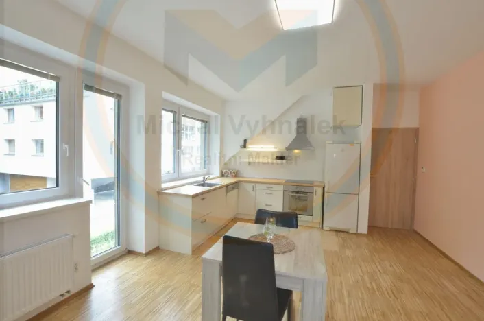 Pronájem bytu 2+kk, Klecany, Nám. Třebízského, 52 m2