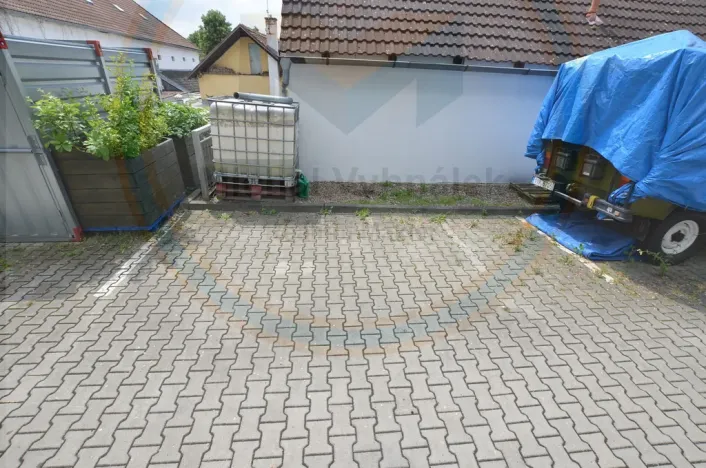 Pronájem bytu 2+kk, Klecany, Nám. Třebízského, 52 m2