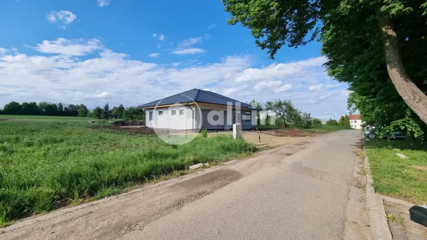 Prodej pozemku pro bydlení, Hoštice-Heroltice - Heroltice, 1088 m2