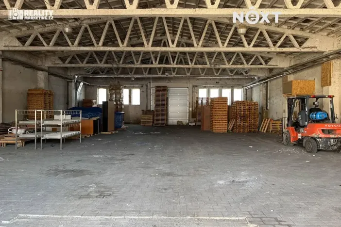 Pronájem skladu, Rostěnice-Zvonovice, 2417 m2