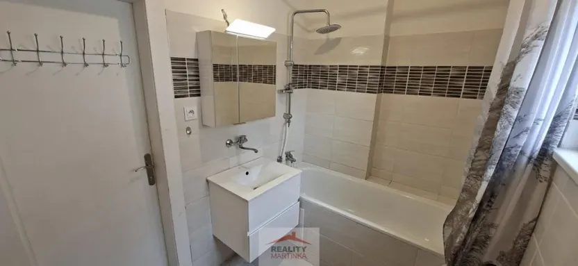 Pronájem bytu 2+1, Valašské Meziříčí - Krásno nad Bečvou, Zámecká, 75 m2