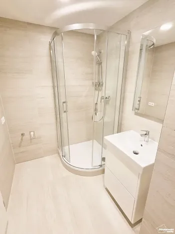 Pronájem bytu 1+kk, Praha - Hloubětín, Poděbradská, 31 m2