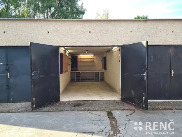Pronájem garáže, Brno, Řezáčova, 18 m2