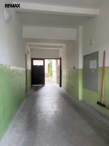 Prodej bytu 2+1, Karlovy Vary, Západní, 62 m2