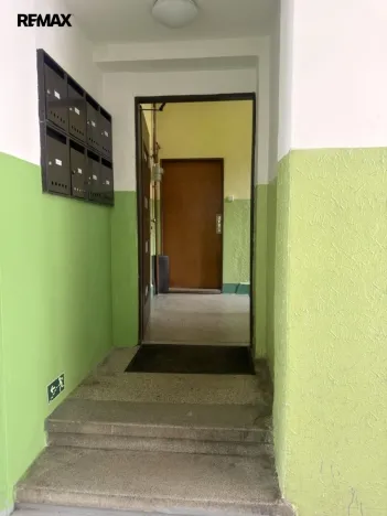 Prodej bytu 2+1, Karlovy Vary, Západní, 62 m2