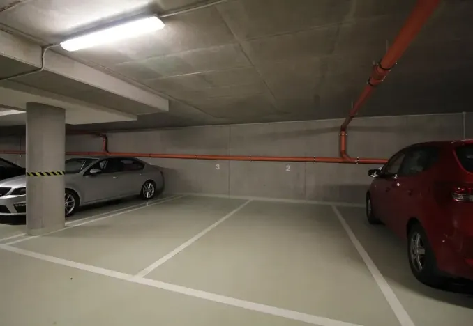Pronájem garážového stání, Brno, Křídlovická, 13 m2
