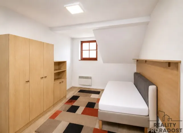 Pronájem bytu 1+kk, Znojmo, U Branky, 28 m2
