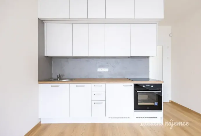 Pronájem bytu 1+kk, Praha - Vysočany, Bukačova, 44 m2