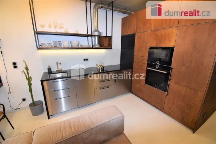 Pronájem bytu 1+kk, Praha - Michle, Hadovitá, 47 m2