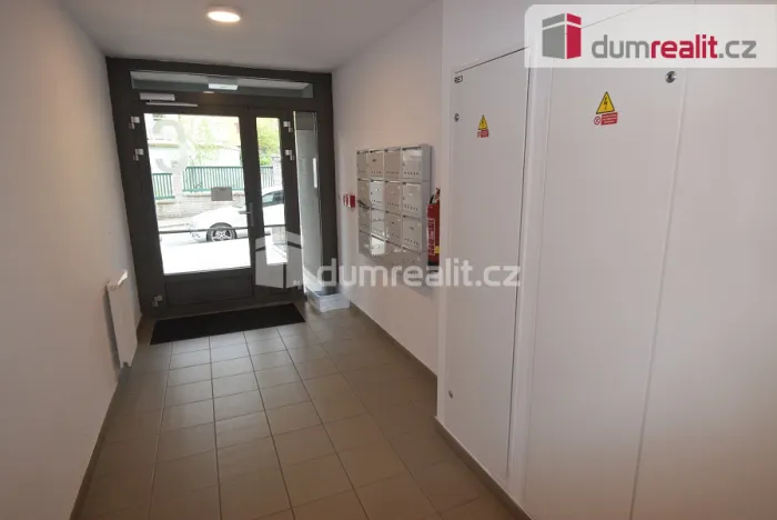 Pronájem bytu 1+kk, Praha - Michle, Hadovitá, 47 m2