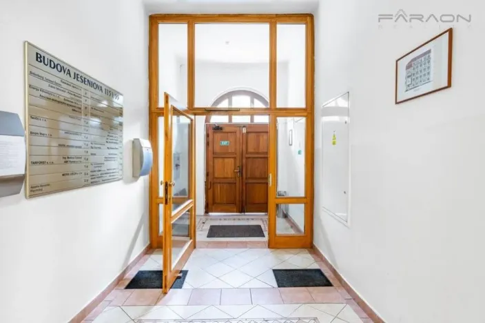 Pronájem kanceláře, Praha - Žižkov, Jeseniova, 54 m2