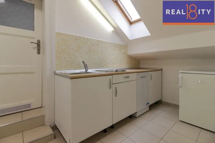Pronájem bytu 1+1, Praha, Jugoslávských partyzánů, 41 m2