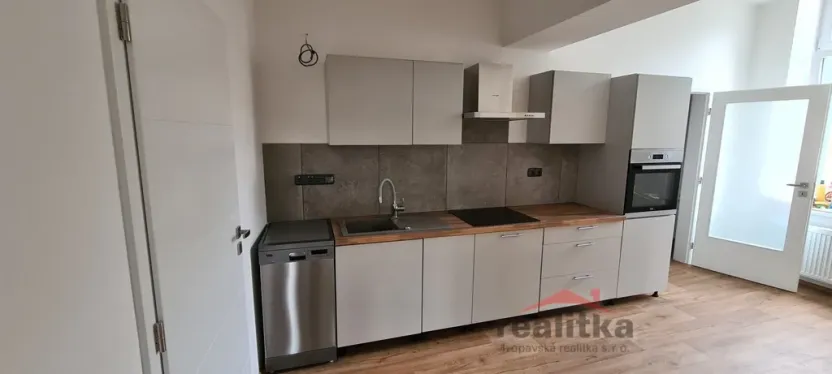 Pronájem bytu 2+1, Opava - Město, Ostrožná, 70 m2