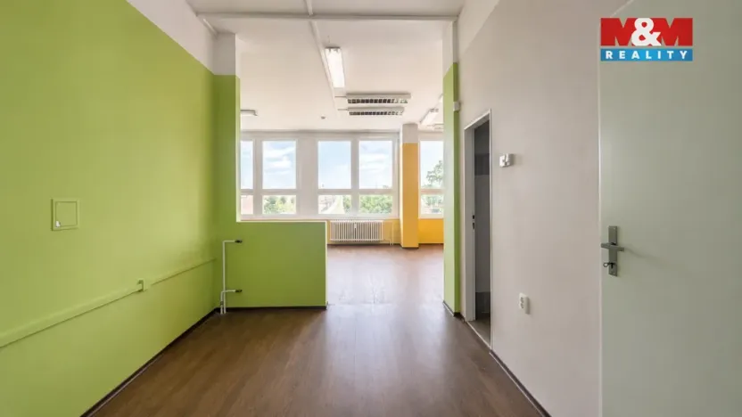 Pronájem obchodního prostoru, Louny, Náměstí Benedikta Rejta, 82 m2
