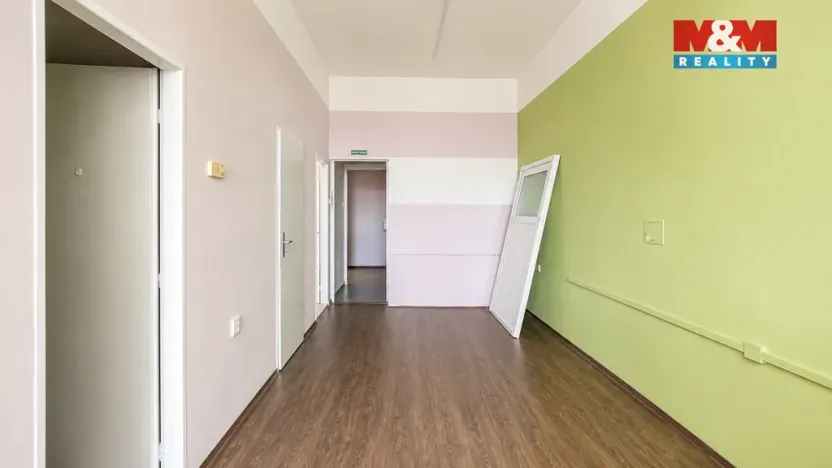 Pronájem obchodního prostoru, Louny, Náměstí Benedikta Rejta, 82 m2