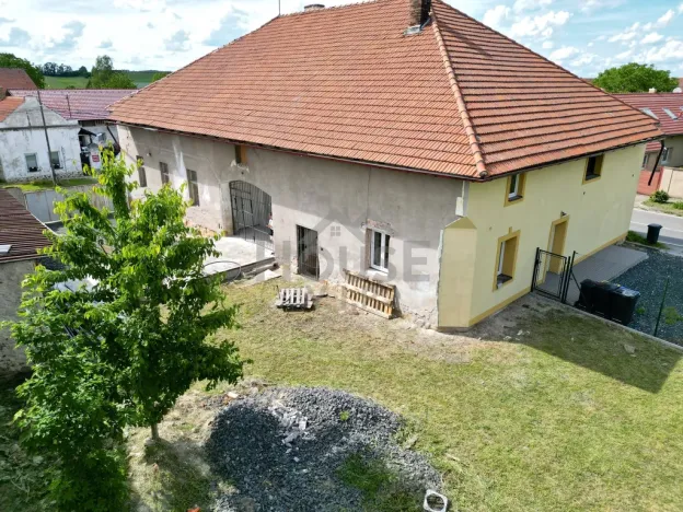 Prodej rodinného domu, Hořany, 452 m2