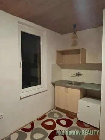 Pronájem bytu 1+kk, Praha - Horní Počernice, Jívanská, 17 m2