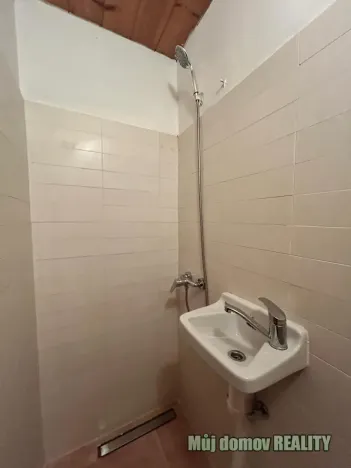 Pronájem bytu 1+kk, Praha - Horní Počernice, Jívanská, 17 m2