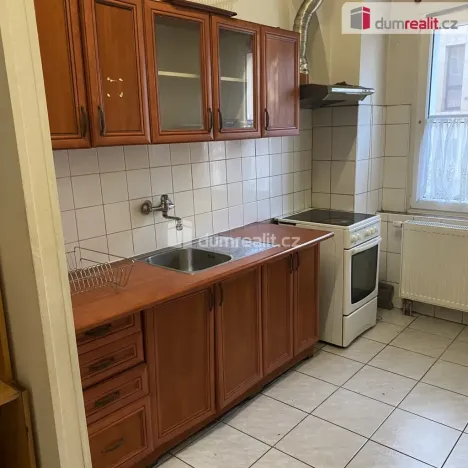 Pronájem bytu 1+kk, Praha - Kobylisy, Zenklova, 15 m2