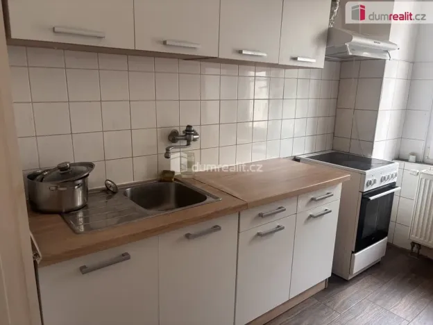 Pronájem atypického bytu, Praha - Kobylisy, Zenklova, 15 m2