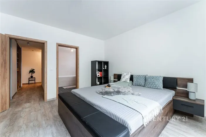 Pronájem bytu 3+kk, Praha, Plzeňská, 100 m2
