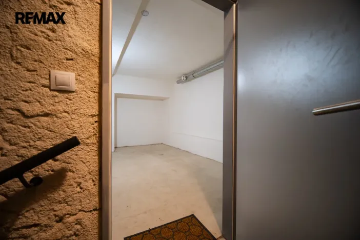 Prodej skladu, Praha - Libeň, náměstí Dr. Václava Holého, 19 m2