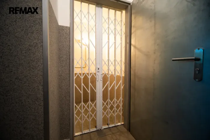 Prodej skladu, Praha - Libeň, náměstí Dr. Václava Holého, 19 m2