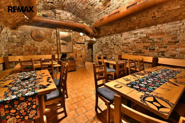 Prodej restaurace, Hradec Králové, Velké náměstí, 350 m2