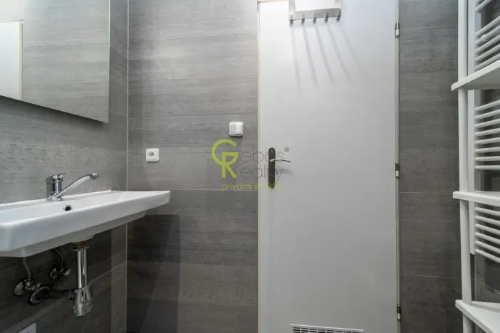 Pronájem bytu 1+kk, Praha, Jaromírova, 37 m2