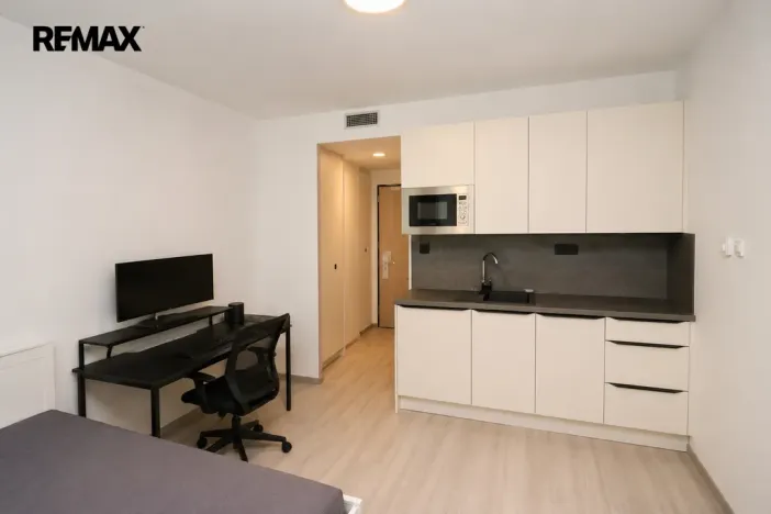 Pronájem bytu 1+kk, Praha - Hlubočepy, Na Zlíchově, 26 m2