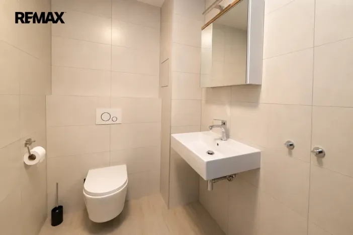 Pronájem bytu 1+kk, Praha - Hlubočepy, Na Zlíchově, 26 m2