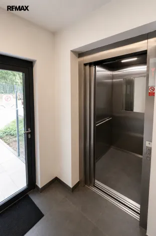 Pronájem bytu 1+kk, Praha - Hlubočepy, Na Zlíchově, 26 m2