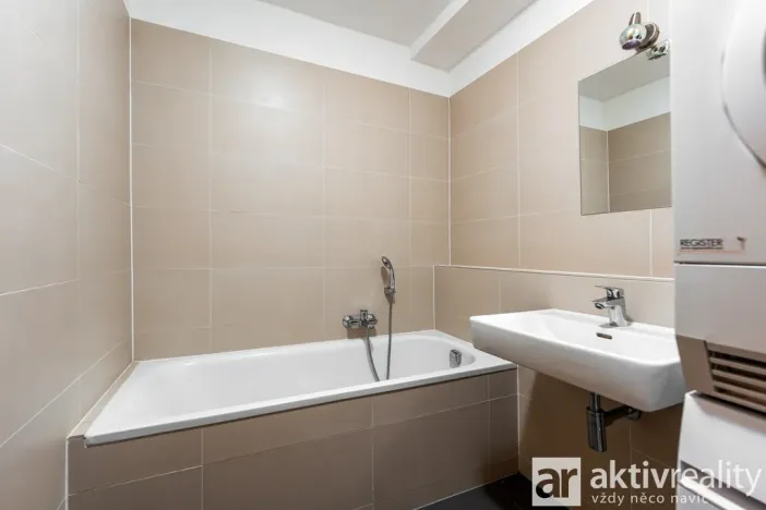Pronájem bytu 1+kk, Praha - Modřany, Provázkova, 38 m2