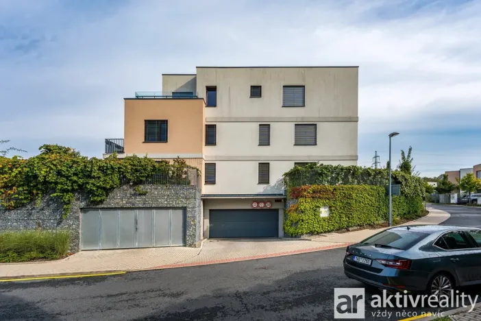 Pronájem bytu 1+kk, Praha - Modřany, Provázkova, 38 m2