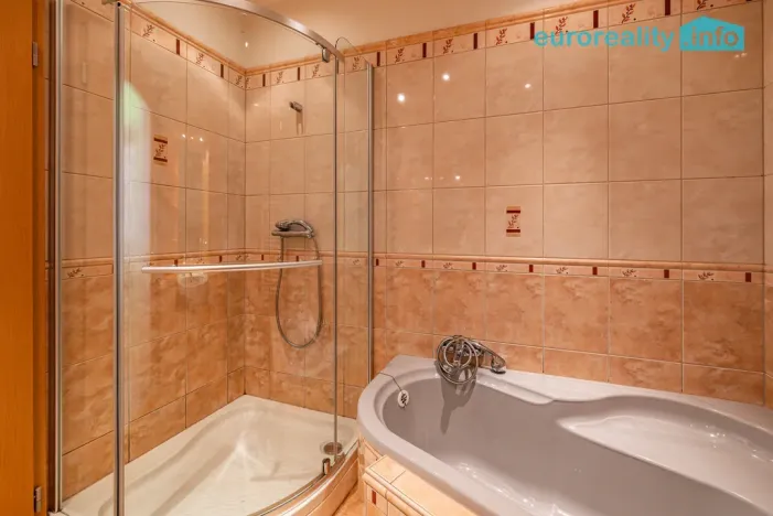 Prodej vícegeneračního domu, Kraslice, Pod nádražím, 259 m2
