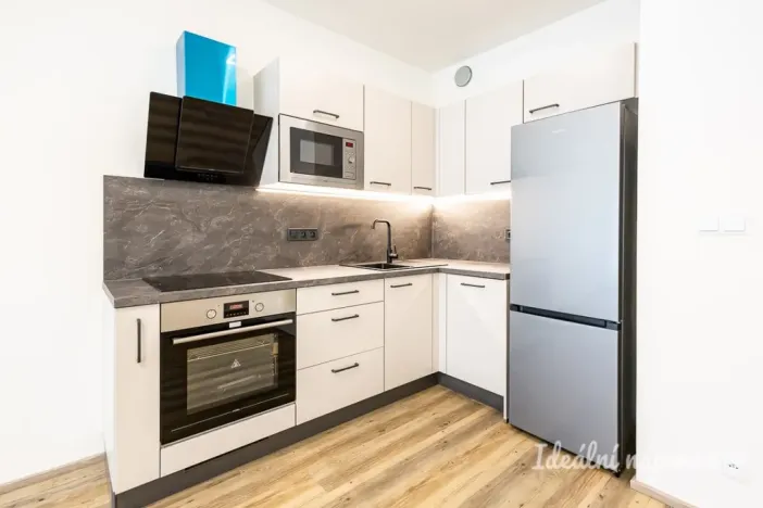 Pronájem bytu 1+kk, Praha - Vysočany, Gerstelova, 37 m2