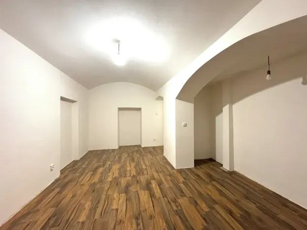 Pronájem skladu, Praha - Strašnice, Saratovská, 130 m2