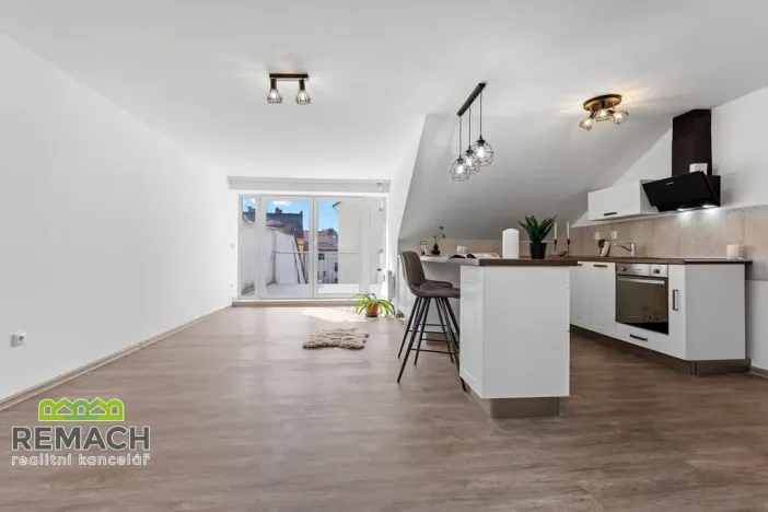 Pronájem bytu 2+kk, Náchod, Masarykovo náměstí, 78 m2
