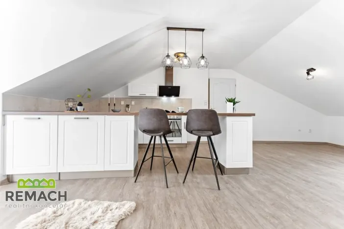 Pronájem bytu 2+kk, Náchod, Masarykovo náměstí, 78 m2