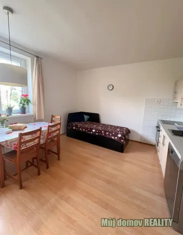 Pronájem bytu 2+kk, Praha - Strašnice, Krupská, 42 m2