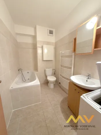Pronájem bytu 1+kk, Hradec Králové - Třebeš, Ve Stromovce, 31 m2