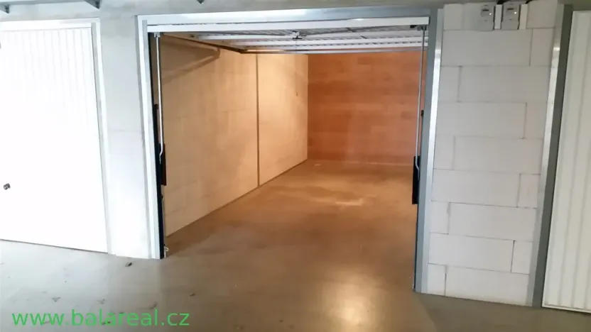 Pronájem garáže, Brno - Kohoutovice, Pavlovská, 18 m2