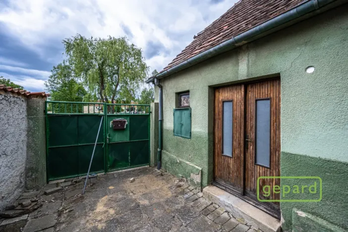 Prodej rodinného domu, Hostivice, Husovo náměstí, 66 m2