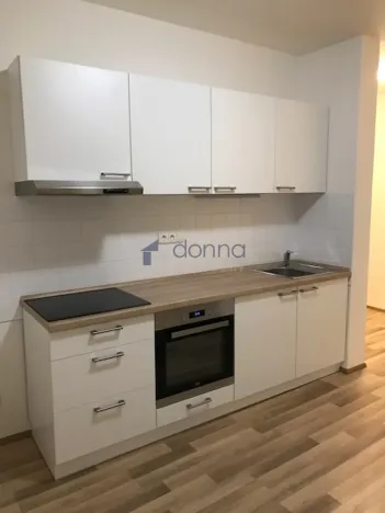 Pronájem bytu 3+1, Praha, Na hutích, 84 m2