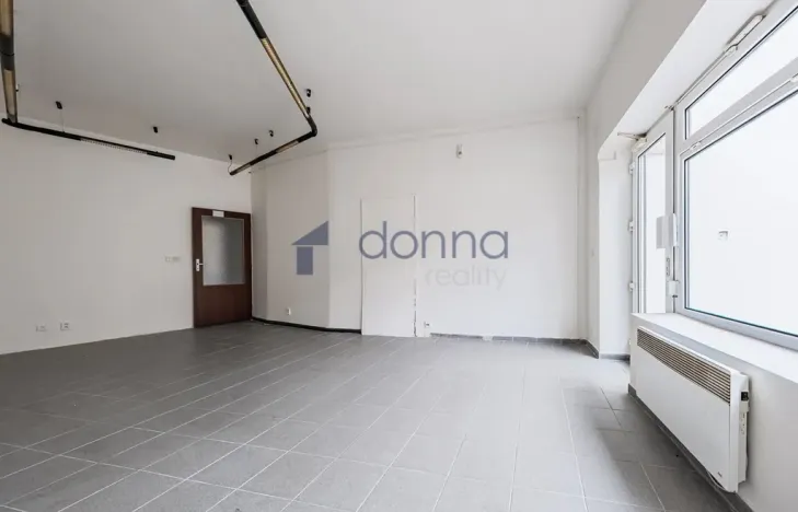 Pronájem obchodního prostoru, Praha, Semanského, 140 m2