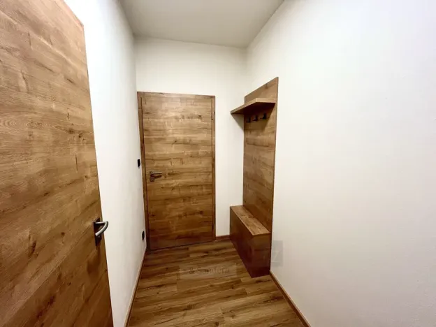 Pronájem bytu 2+kk, Kamenný Újezd, Budějovická, 42 m2