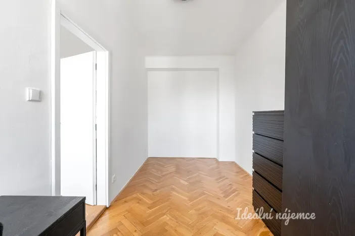 Pronájem bytu 2+kk, Praha, Argentinská, 44 m2