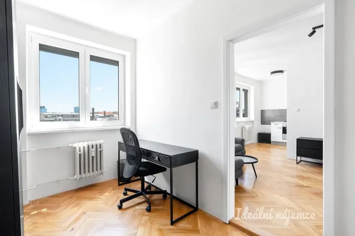 Pronájem bytu 2+kk, Praha, Argentinská, 44 m2