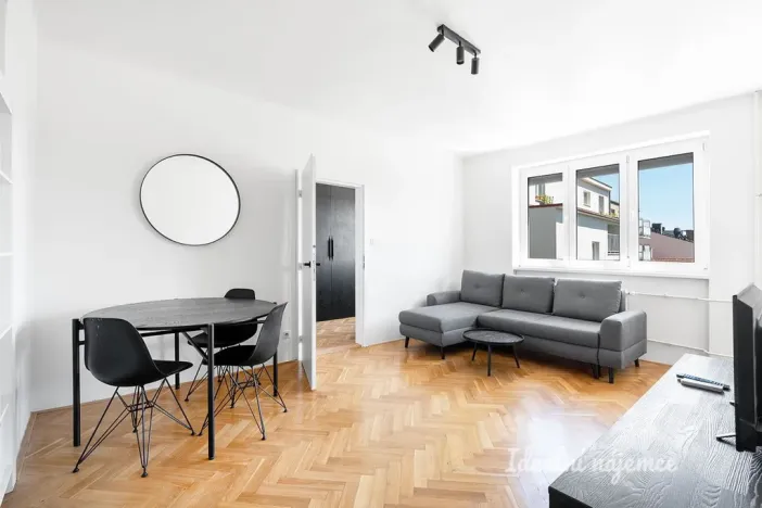 Pronájem bytu 2+kk, Praha, Argentinská, 44 m2